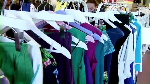 Targul The One - Scissors Day a ajuns la a 3-a editie. Tinerii creatori romani au taiat preturile