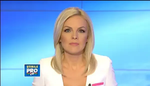 Mii de persoane infrunta ploaia si protesteaza fata de Rosia Montana. Piata Universitatii, ocupata