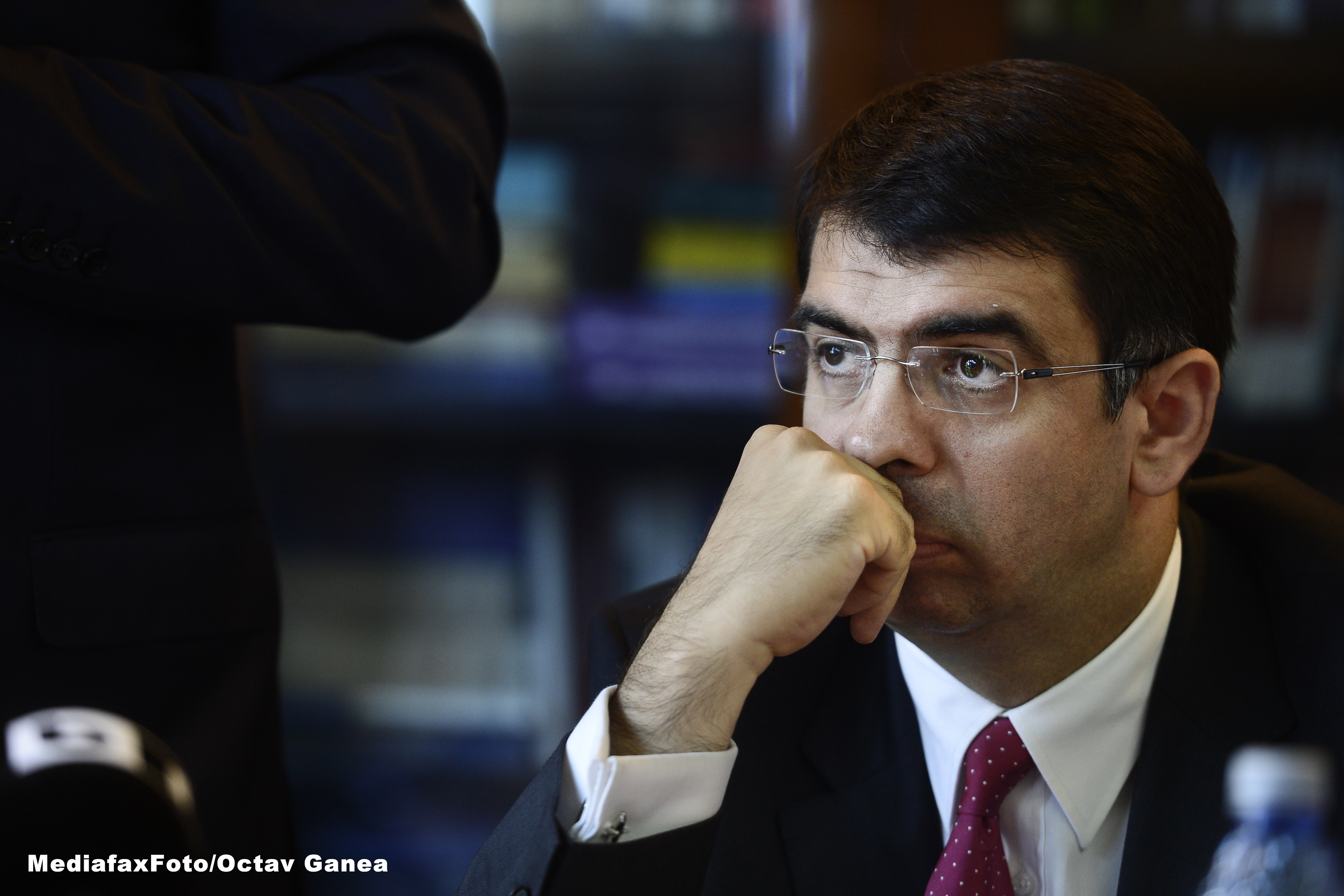 Surse: Insarcinatul cu afaceri al SUA discuta la Guvern cu ministrul Cazanciuc despre justitie