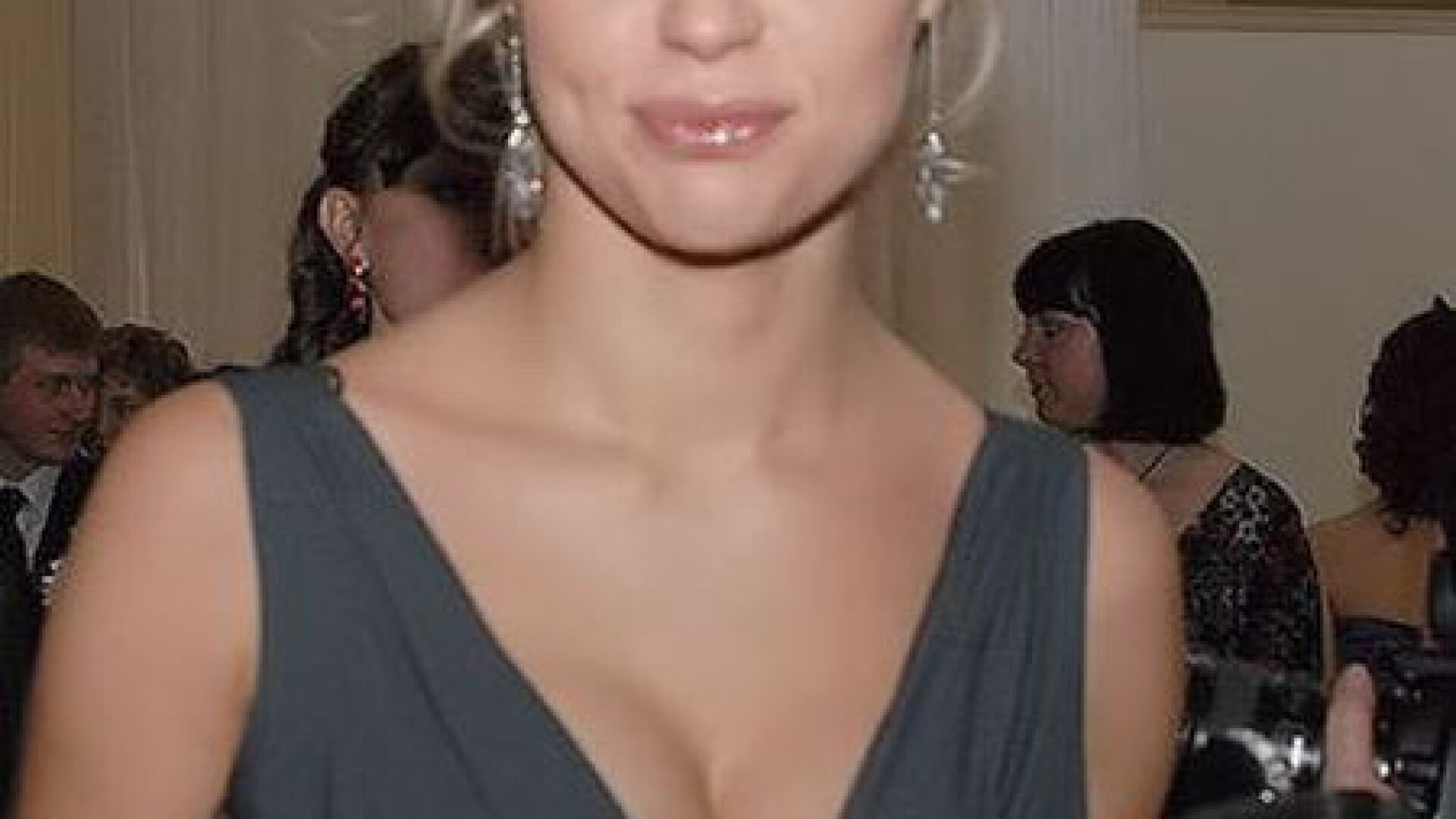 Nimeni nu a ghicit care este ocupatia acestei tinere frumoase. "Am fost luati prin surprindere"