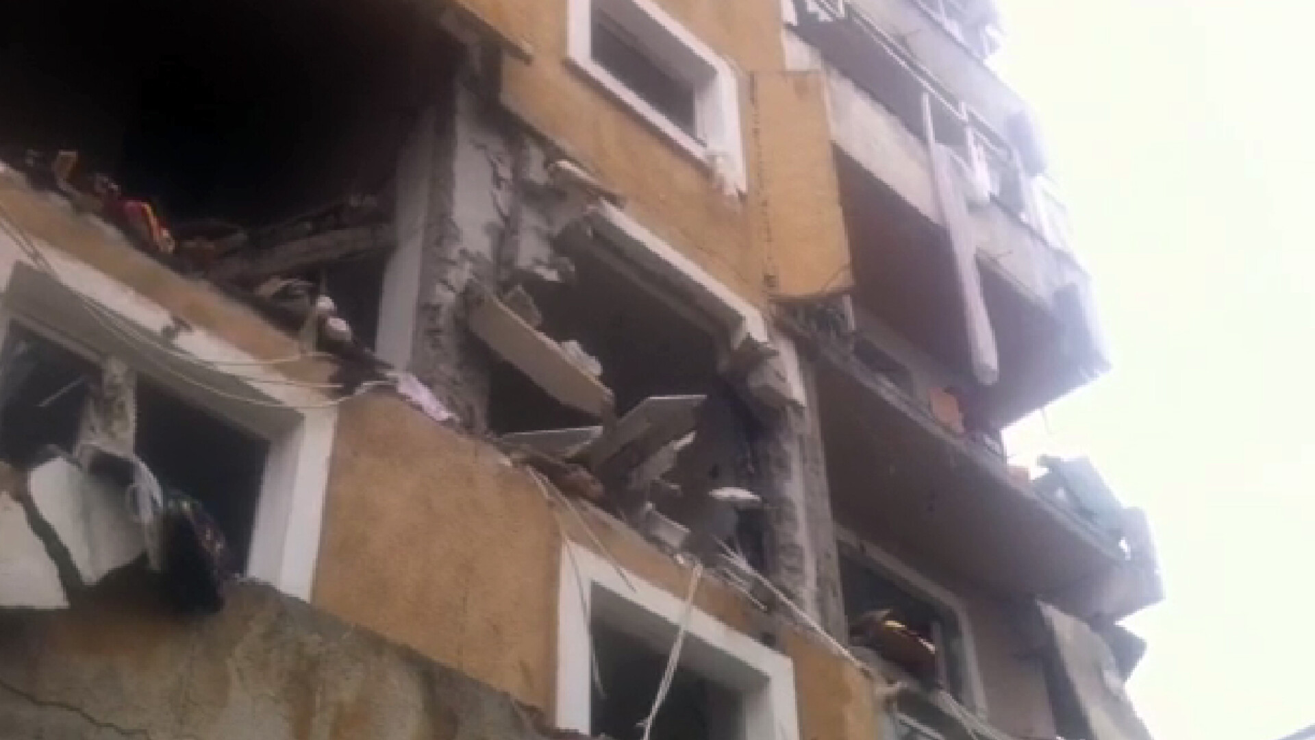 O femeie a fost gasita moarta dupa explozia unui bloc din Resita. Toti locatarii au fost evacuati