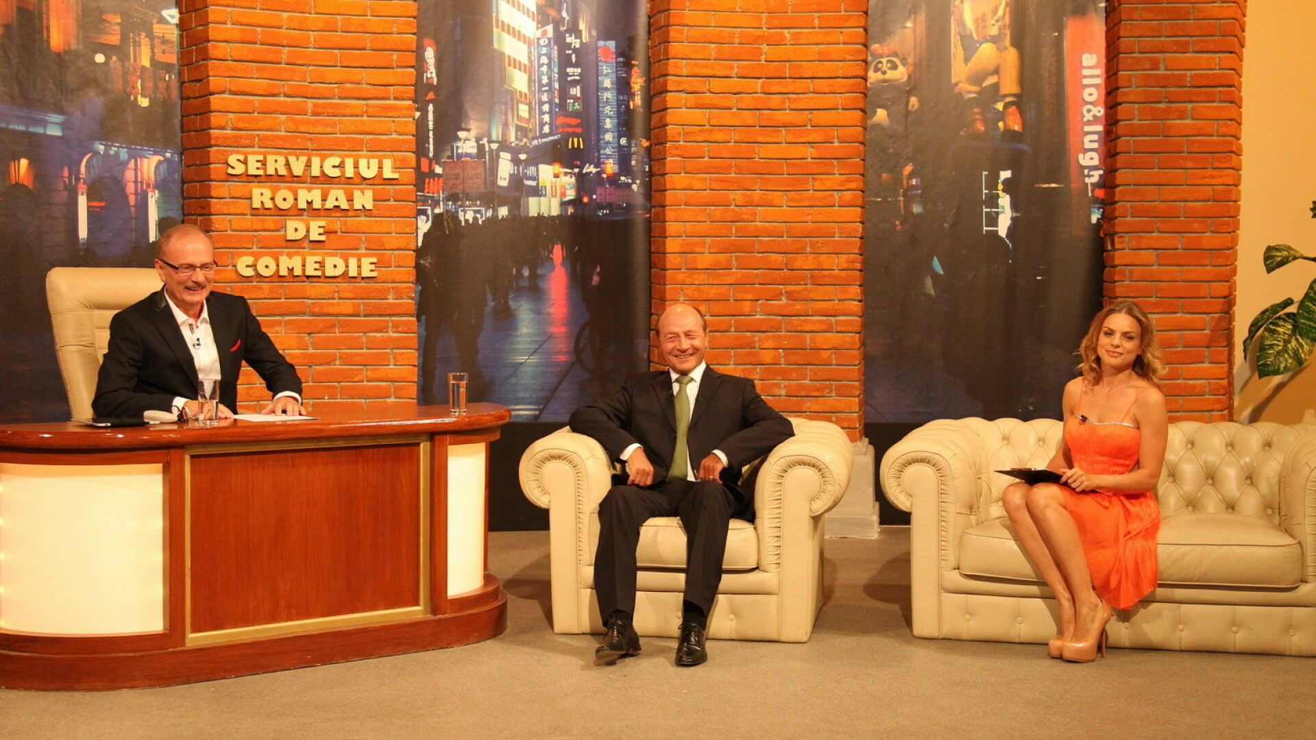 Traian Basescu este invitatul primei editii a “Serviciului Roman de Comedie”, 2 octombrie, ora 20.30