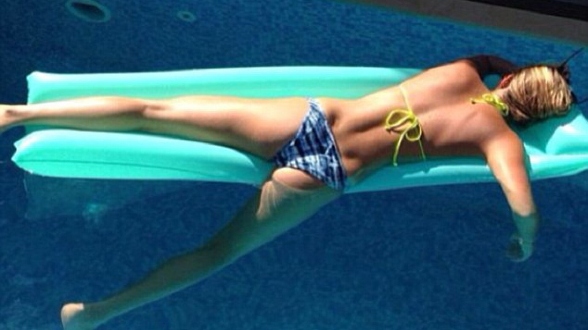 Imaginea cu care un model le-a provocat palpitatii milioanelor de fani. Cine este in fotografie