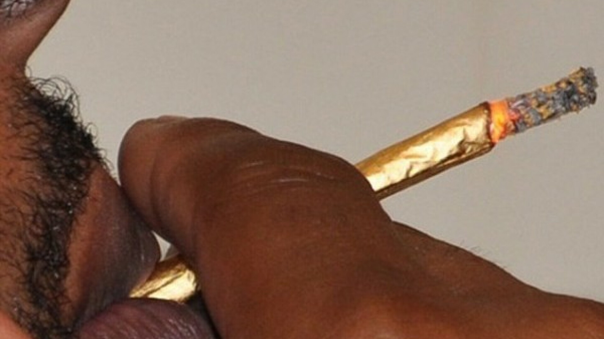 SOCANT! Ce contine aceasta tigara! Nimeni n-ar fi crezut ca se va ajunge pana aici!