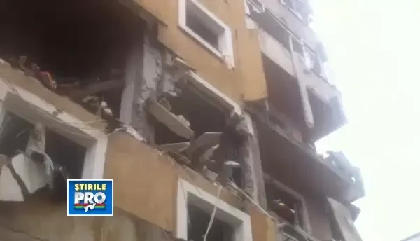 O femeie a fost gasita moarta dupa explozia unui bloc din Resita. Toti locatarii au fost evacuati