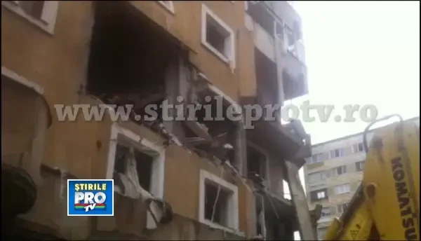 2.IMAGINI de la locul exploziei produse intr-un bloc cu zece etaje din Resita