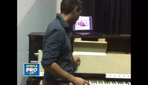 Au uimit lumea. Ce au reusit sa faca patru studenti din Timisoara cu un pian si bilelele de biliard