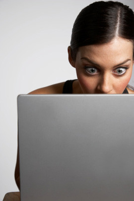 Ce risca un barbat care pune poze indecente cu fosta iubita pe internet. Decizia a devenit legala