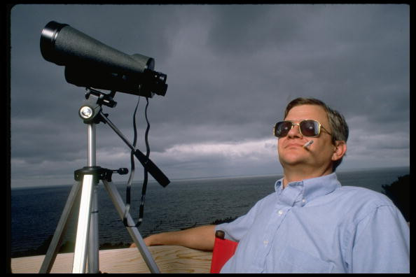 Tom Clancy, autorul romanului "Vanatoarea lui Octombrie Rosu", a murit la varsta de 66 de ani