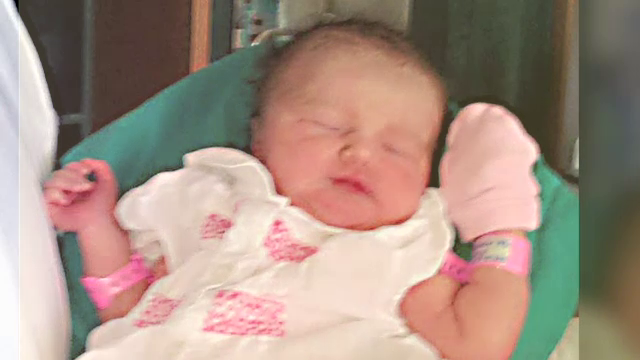 Traian Basescu, amuzat ca nepotica sa le face nopti albe parintilor. Ce poze a urcat pe Facebook