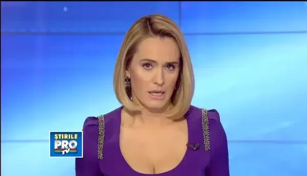 O placa de beton a blocat traficul pe un bulevard din Capitala. Cantareste o tona si sta sa cada