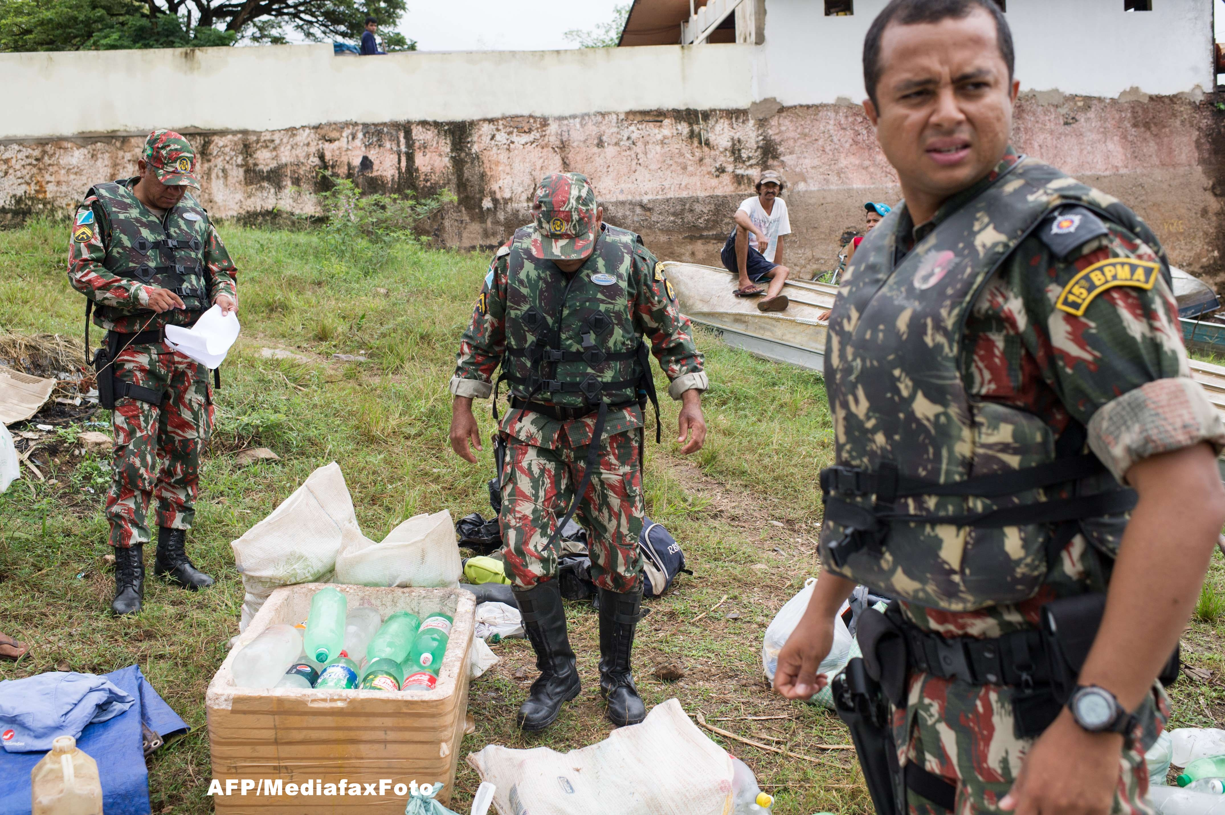 Politia din Bolivia a confiscat un milion de dolari, aruncati din avion de traficanti de droguri