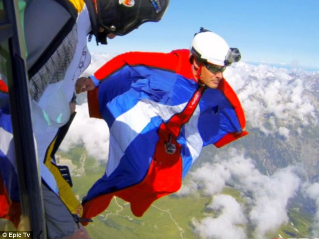 Ultimele clipe din viata lui Mark Sutton, interpetul lui James Bond la Jocurile Olimpice. VIDEO