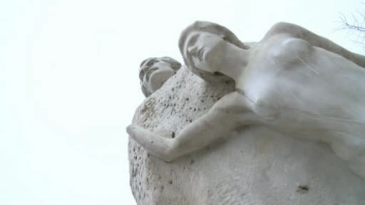 Mana muzei lui Eminescu, furata pentru a 22-a oara. Un hot se joaca de 10 ani cu edilii orasului