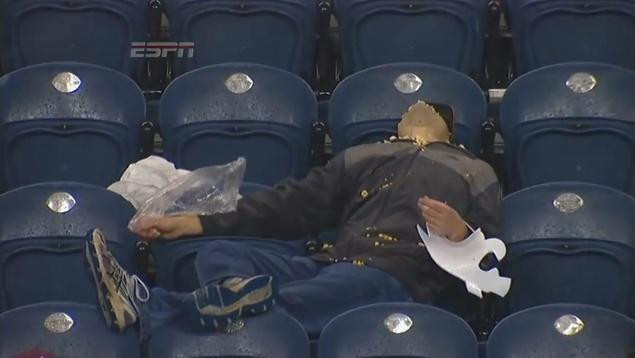 Cel mai trist suporter de pe stadion. Ce a facut acest fan dupa ce echipa sa a pierdut meciul