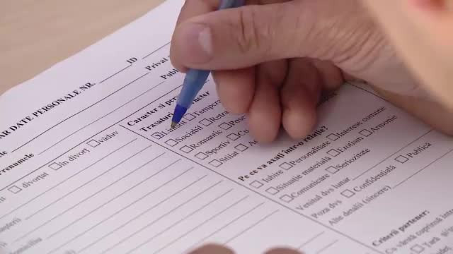 Până în 25 mai, salariații și pensionarii pot decide cui redirecționează 3,5 % din venituri. Cum se completează formularul
