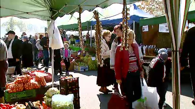 Recolta bogata din acest an a ajuns pe tarabe. Bucurestenii isi pot face aprovizionarea pentru iarna