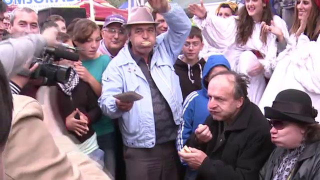 Cine raspunde pentru barbatul mort la un concurs de mancat carnati. Medicii spun ca putea fi salvat