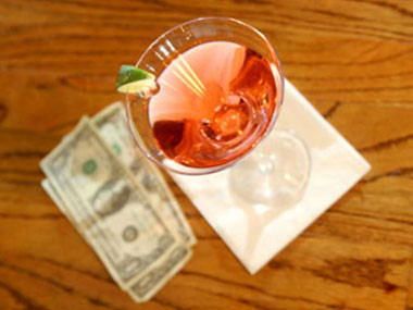 Cand s-a uitat pe bilet nu i-a venit sa creada. Ce bacsis a primit o chelnerita din SUA