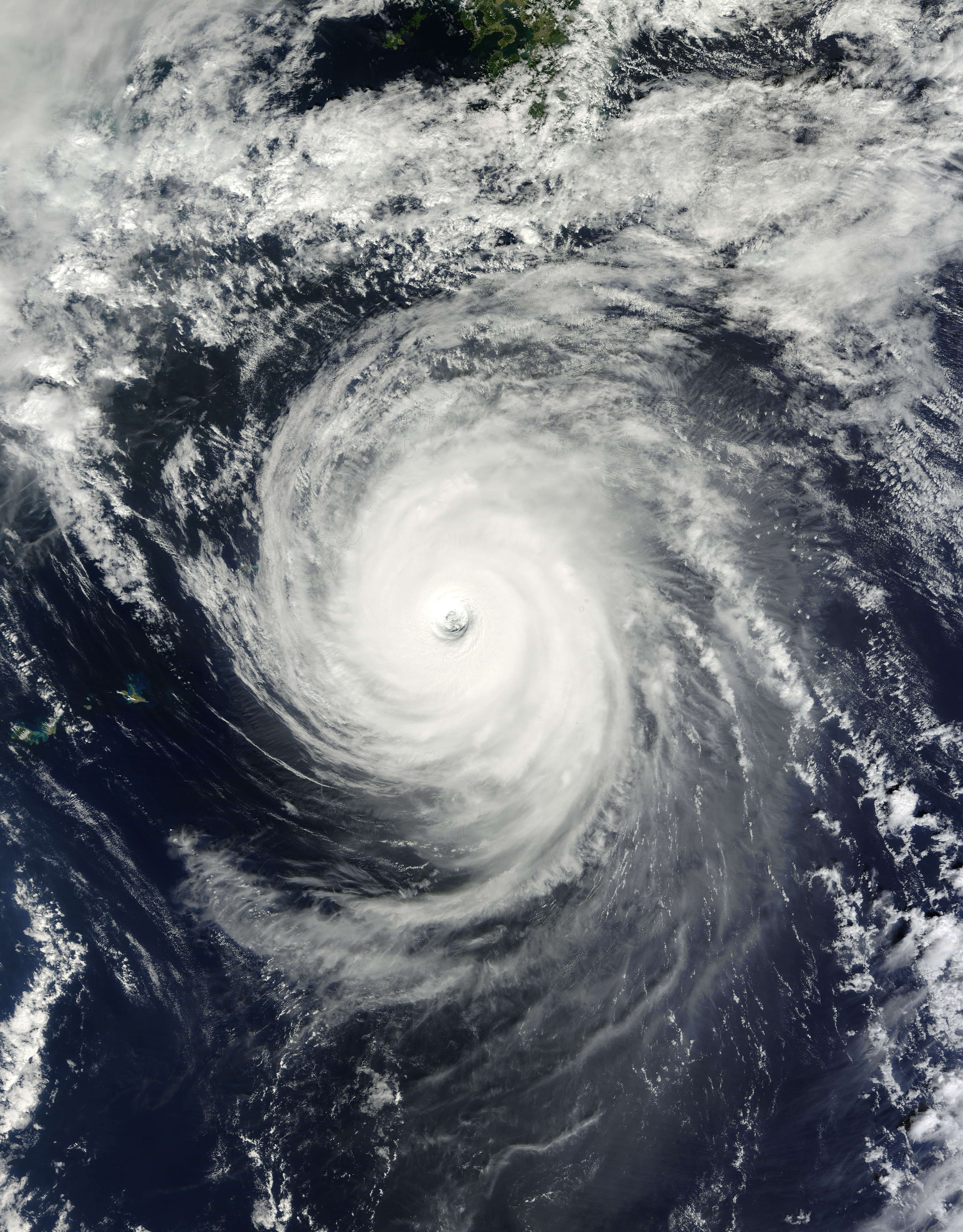 2013, an cu fenomene extreme si nivel record al marilor. Ce ne asteapta in urmatoarea perioada
