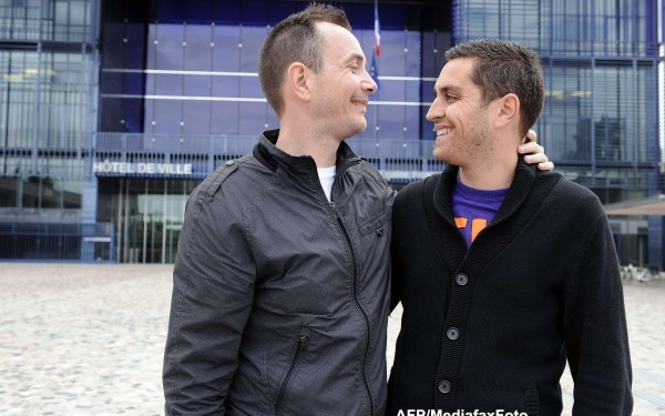 Kuweitul "inventeaza" teste medicale pentru a depista homosexualii la intrarea in tara