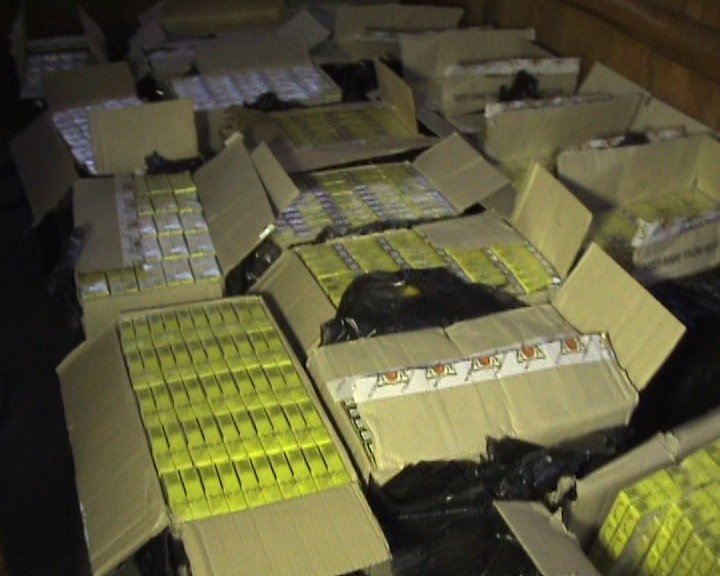 Scafandrul contrabandist. 40.000 de pachete de tigari, capturate de politistii din Sighetu Marmatiei