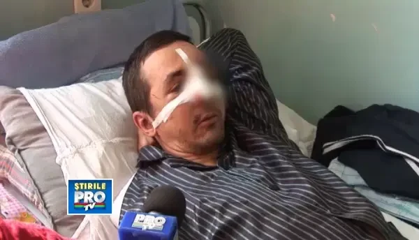 Un taximetrist din Bistrita a fost batut de clienti pentru ca n-a vrut sa puna manele in masina