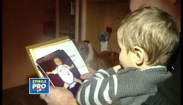 Un baietel de noua luni se zbate intre viata si moarte. Singura lui sansa este transplantul de ficat