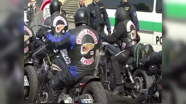 Un mort si mai multi raniti, dupa ce doua gasti de motociclisti s-au batut pe teritoriu in Cehia