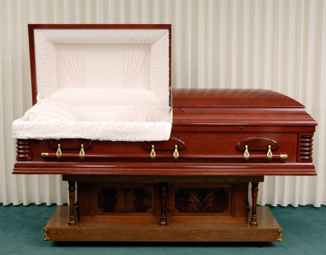 Rudele au ramas ingrozite dupa ce un serviciu de pompe funebre a incurcat sicriele