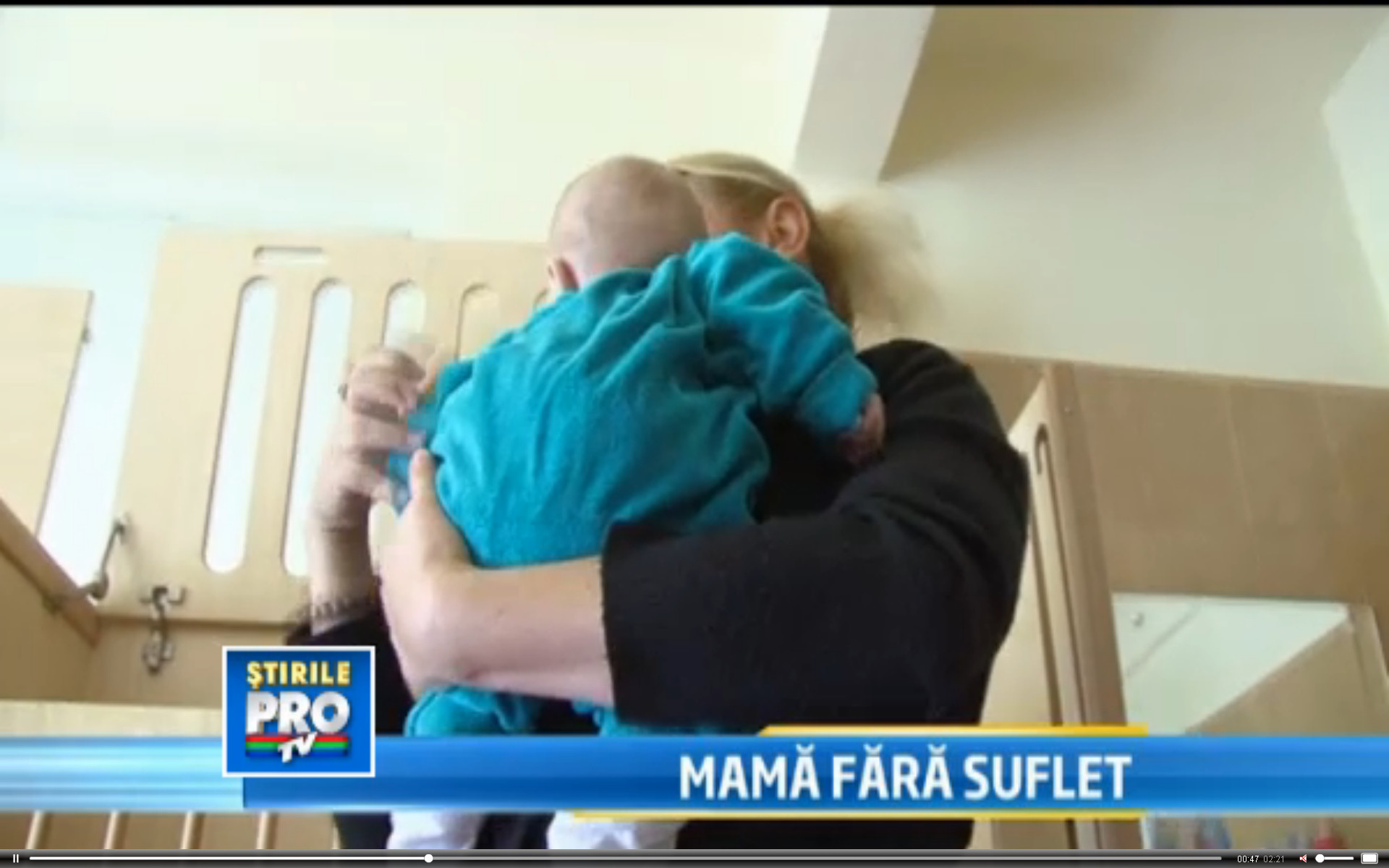 Destinul crunt al unui bebelus care a fost aruncat la gunoi de mama sa. De ce nu poate fi adoptat