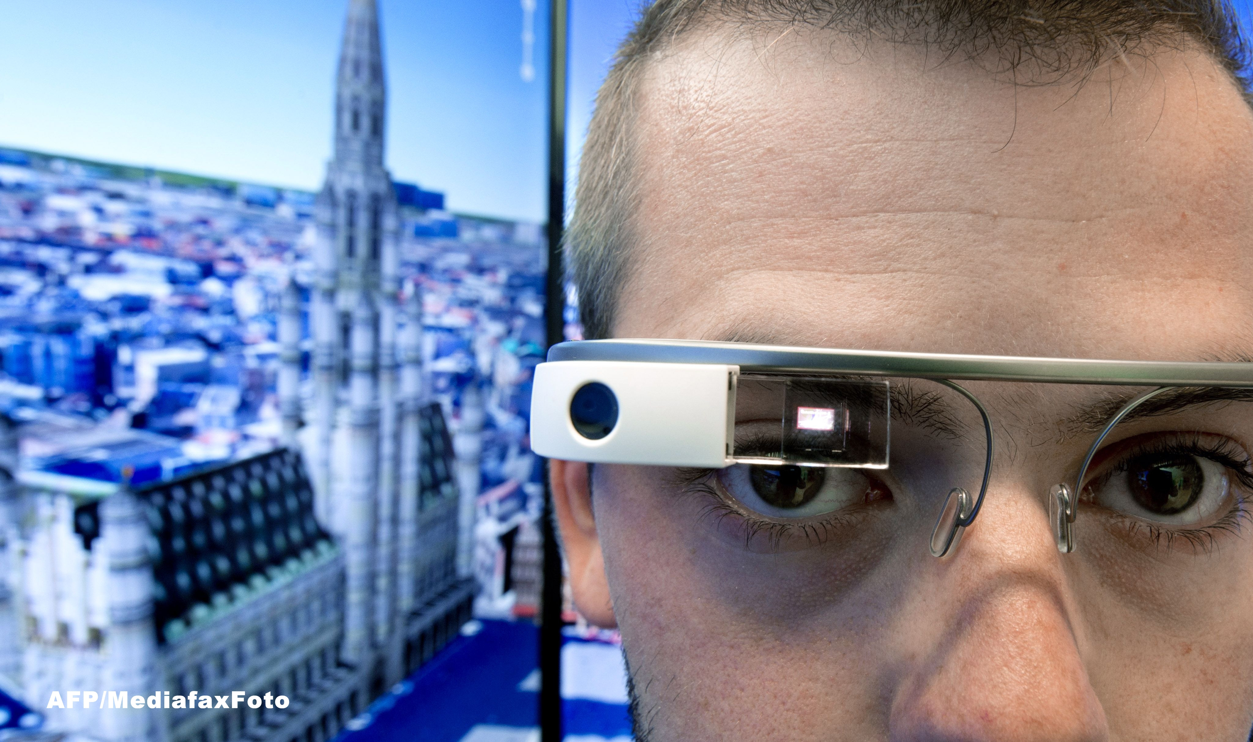 iLikeIT. Romanii pot testa Google Glass la expozitia Internet & Mobile World 2013 de la Romexpo