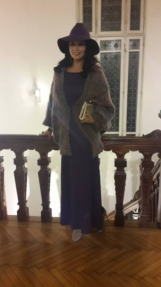 "Zici ca esti vrajitoare. Unde e matura?" Critici dure pentru Andreea Marin pe Facebook