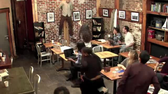 Farsa care i-a aruncat pe clientii unei cafenele din Manhattan in mijlocul unui film de groaza