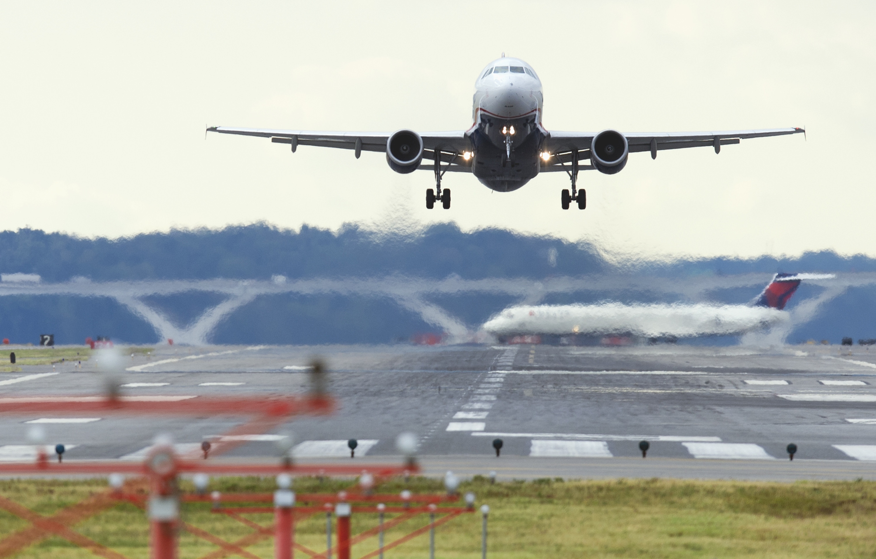 UE vrea sa schimbe regulile in aviatie. Pilotii se opun: "Atenteaza la siguranta pasagerilor"