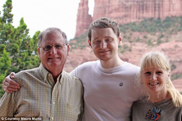 Boala ciudata care l-a chinuit pe acest barbat timp de peste 20 de ani.Se trezea la fiecare doua ore