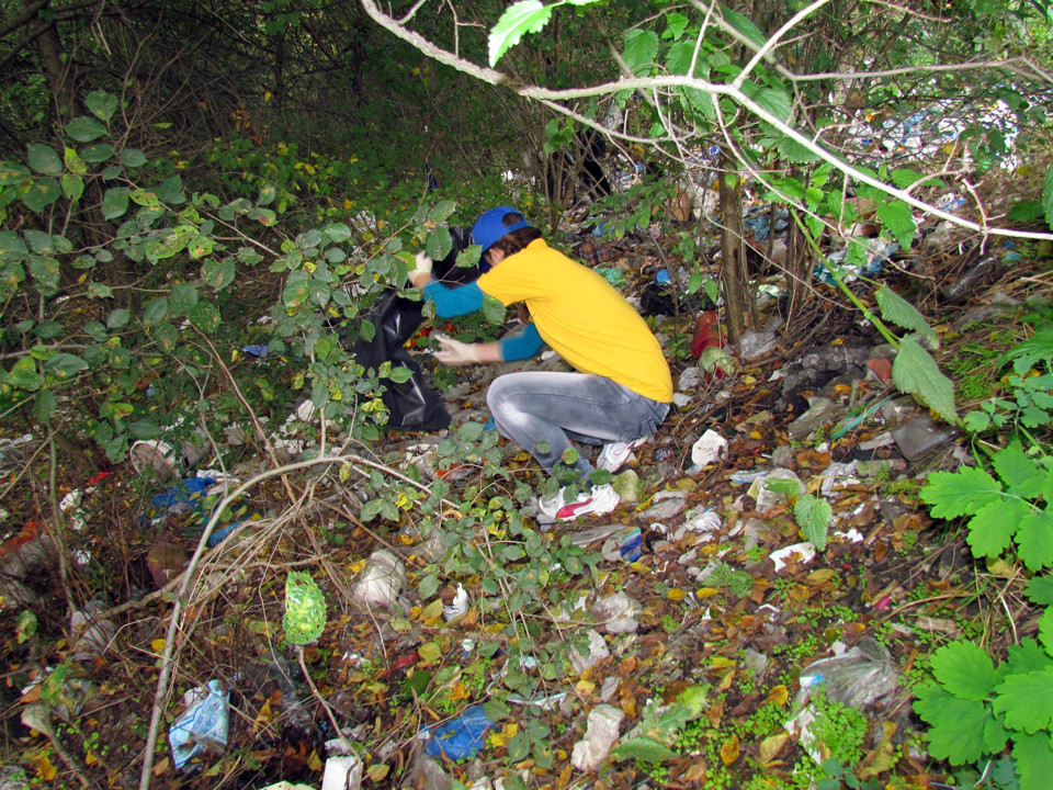 De azi incepe curatenia generala de toamna. Vezi cand ajunge masina de gunoi pe strada ta