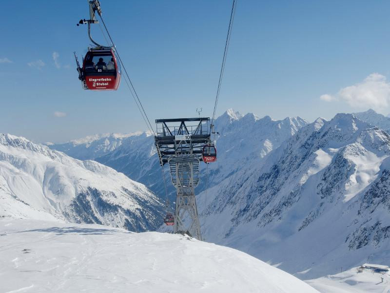 Agentiile de turism scot ofertele pentru vacanta de iarna. Cat costa un sejur in Alpi sau Bulgaria