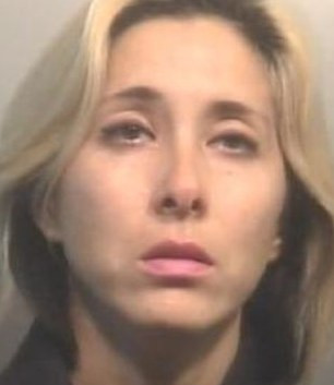 O femeie din SUA si-a obligat fiul sa mearga pe jos acasa, noaptea, pe autostrada