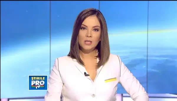 SFANTA PARASCHEVA 2013. Sute de oameni au format deja o coada in curtea Catedralei Mitropolitane