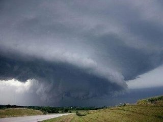 Un ciclon tropical s-ar putea forma în următoarele 48 de ore în apropierea Floridei. Avertismentul meteorologilor