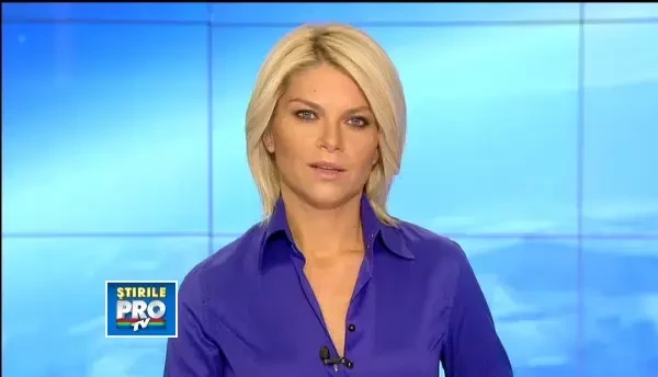 Sute de candele, simbol al solidaritatii, au luminat aseara centrul orasului Alba Iulia