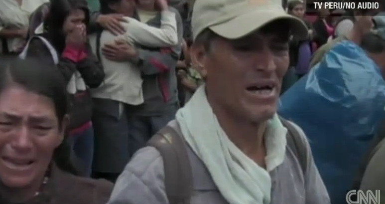 51 de persoane au murit in Peru, dupa un ce un autobuz a cazut intr-o prapastie. VIDEO