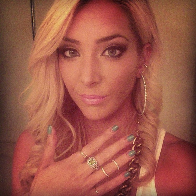 Cum sa ii pacalesti pe oameni ca esti frumoasa. Un tutorial video de 52 de milioane de vizualizari