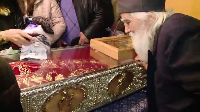 Iasi, un oras sub asediul pelerinilor. Zeci de mii de oameni asteapta sarbatoarea Sf. Parascheva