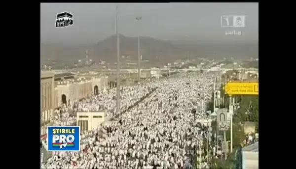 CLIPUL ZILEI: Doua milioane de musulmani, in pelerinaj la Mecca