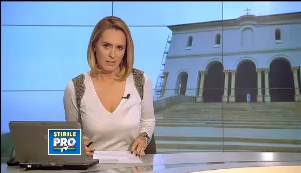 2.500 de enoriasi la slujba de Sf. Parascheva din Voluntari. Mama lui G. Becali, cu lacrimi in ochi