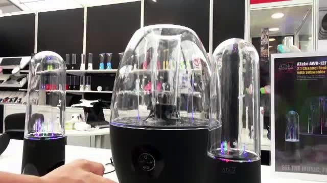 iLikeIT. Gadgeturi impresionante prin .. inutilitate: casca 3D si boxele audio cu fantana arteziana