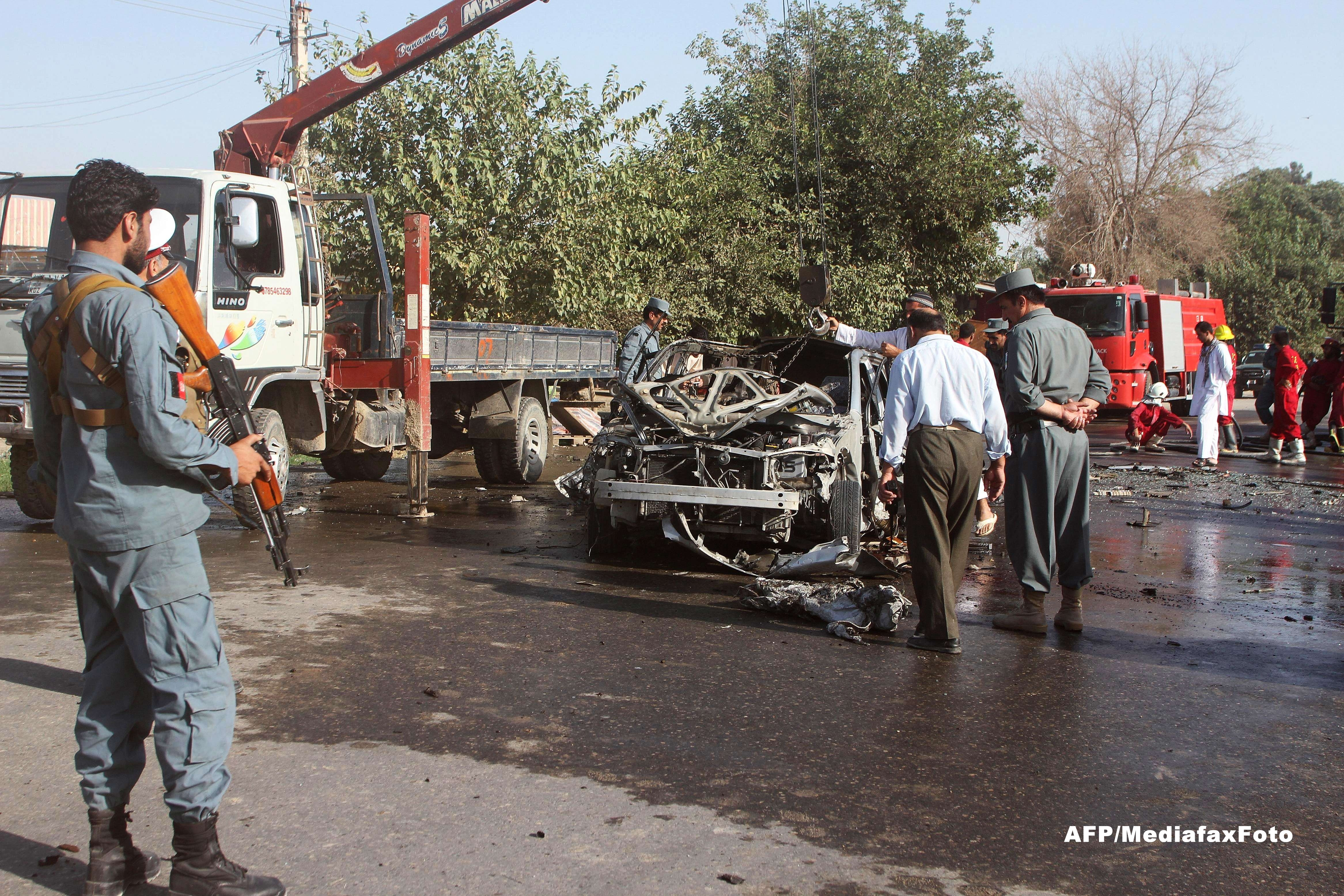 Guvernatorul unei provincii afgane a fost ucis cu o bomba ascunsa in microfon
