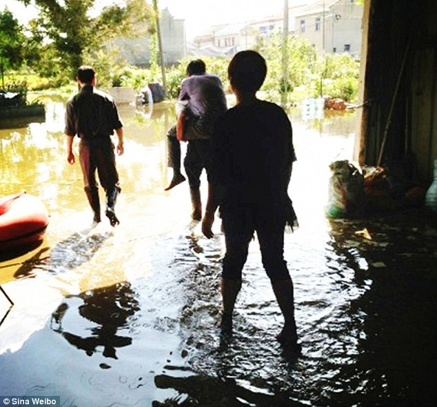 Fotografia care l-a lasat fara locul de munca. Cum a fost pozat oficialul chinez
